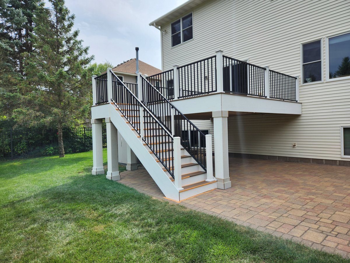 Custom-built backyard deck by Home Visions Carpentry in Minnesota